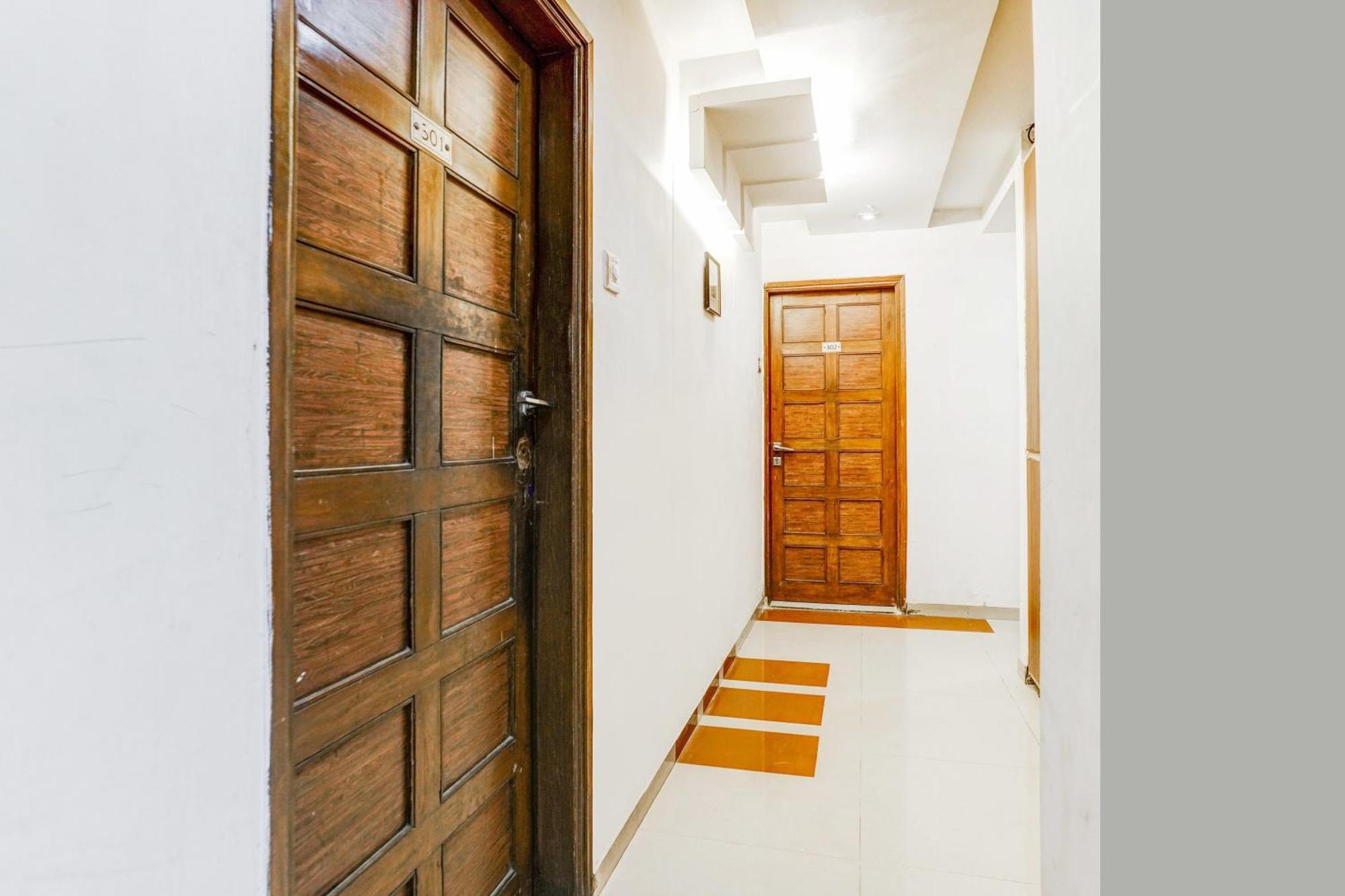 Hotel O Shanti Sadan Ахмедабад Экстерьер фото