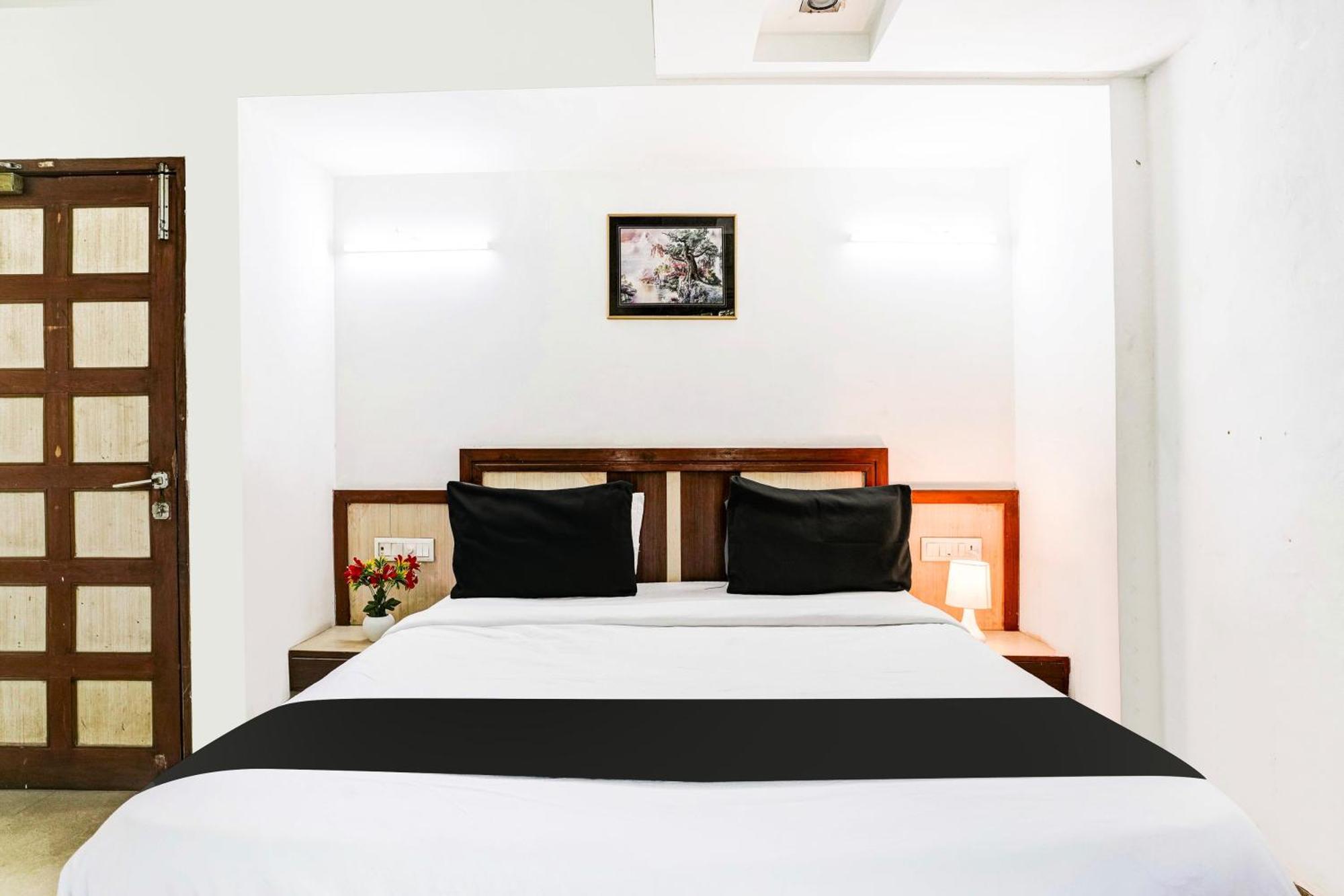 Hotel O Shanti Sadan Ахмедабад Экстерьер фото