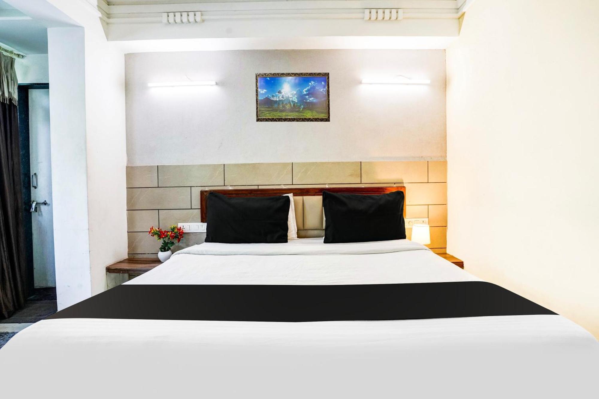 Hotel O Shanti Sadan Ахмедабад Экстерьер фото